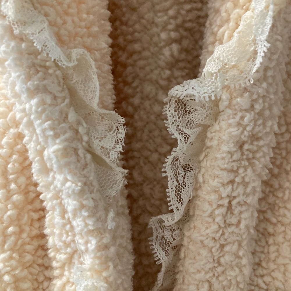 Fancy Ruffled Robe! - Picture 6 of 14